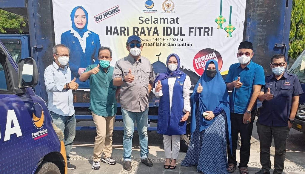 Sri Wahyuni Bagikan Bingkisan di 5 Kabupaten se-Jatim